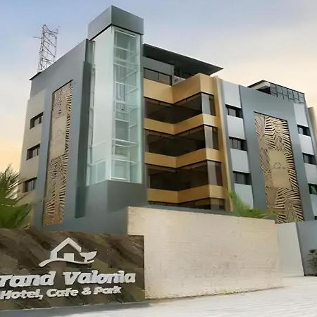 Hotel Grand Valonia Jembel Exteriér fotografie