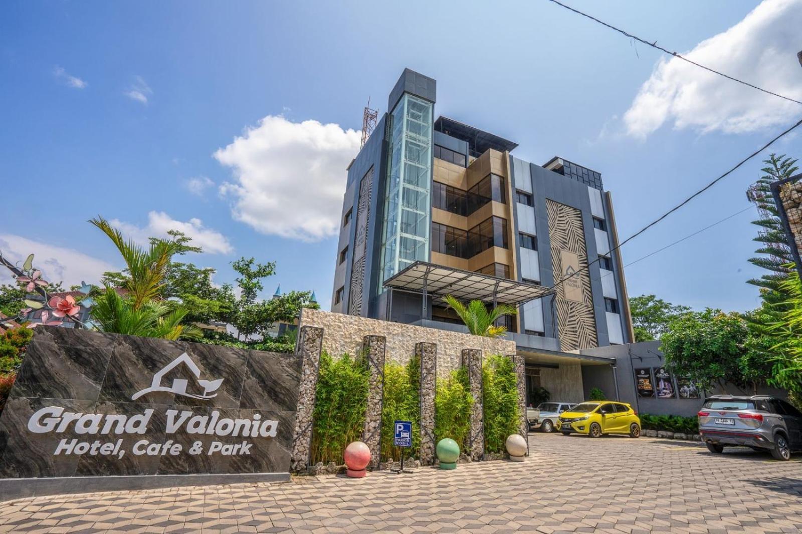 Hotel Grand Valonia Jembel Exteriér fotografie