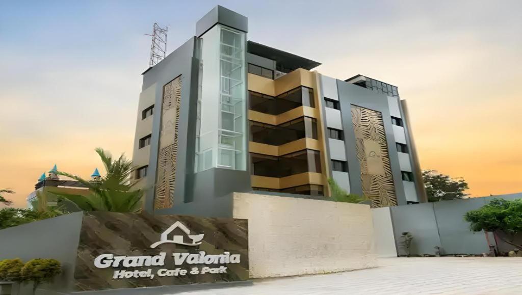 Hotel Grand Valonia Jembel Exteriér fotografie